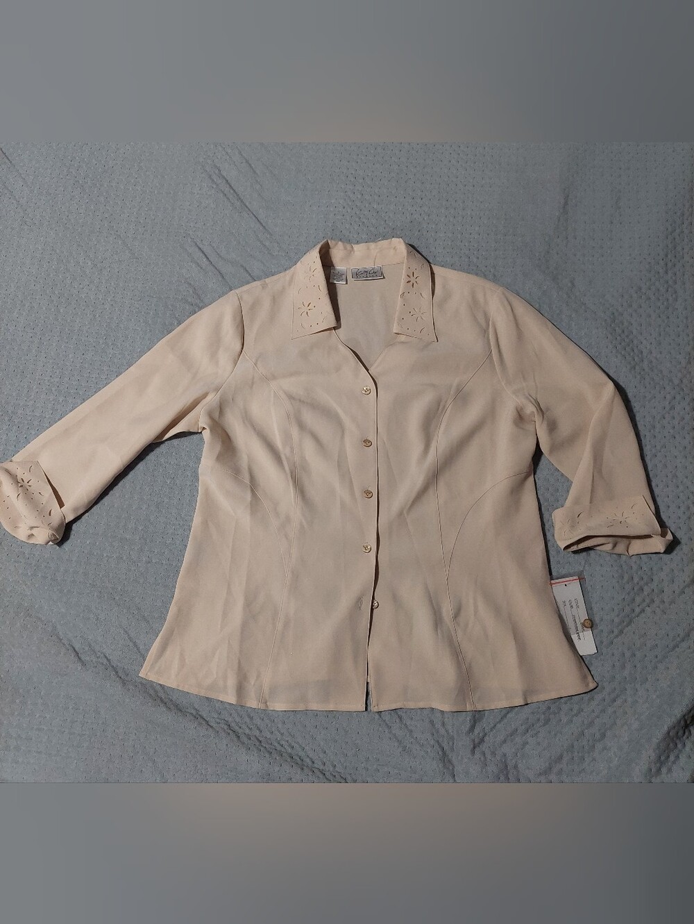 Vtg Kathy Che Classic Cream Button-Down Shirt with Laser-Cut Collar